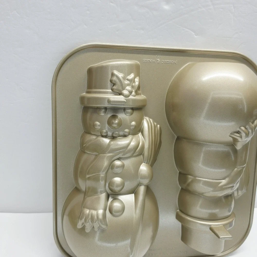 Nordic Ware 10 Cup 3D Snowman Cake Baking Pan Mold Cast Aluminum Made In USA